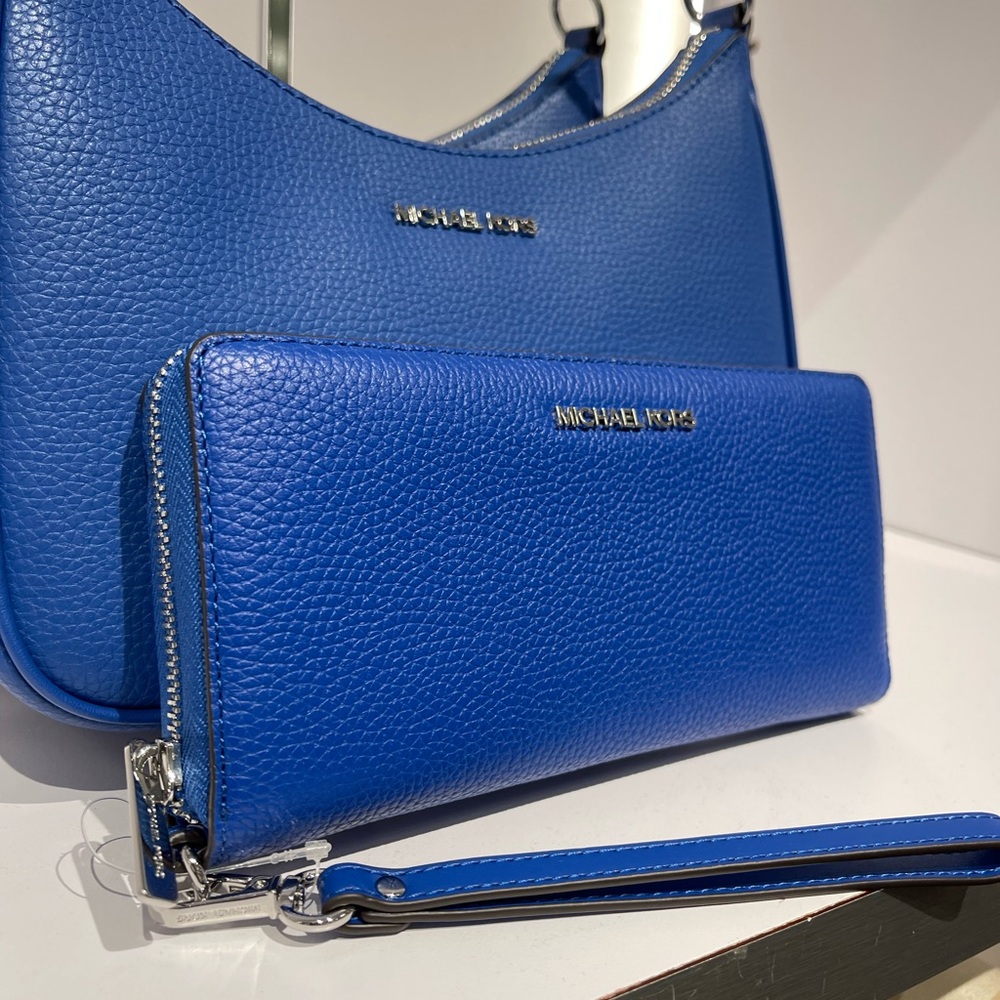 MICHAEL KORS Lg Pebbled Leather Continental Wallet Wristlet Phone 
Galaxy Blue - Picture 9 of 16